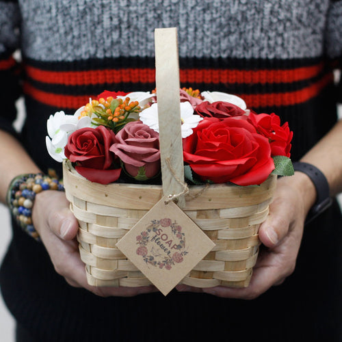 Grand Bouquet de Savons Rouge en Panier d'Osier
